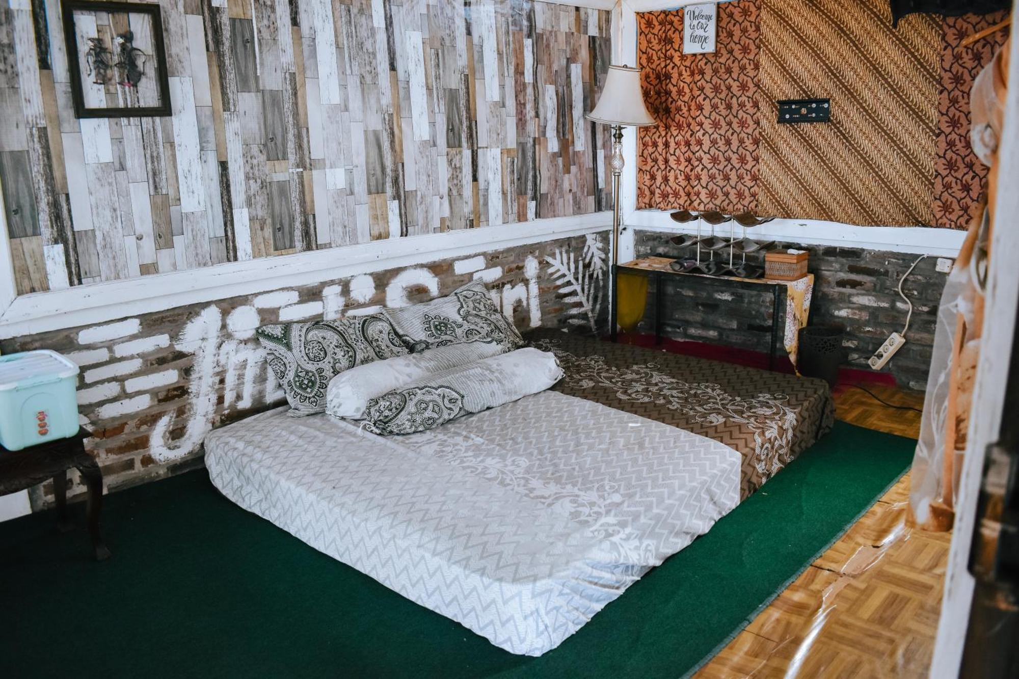 Imah Seuri By Kaya Rooms Tutugan Exterior photo